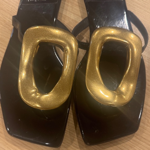 Jeffrey Campbell Black Classic patent leather Flop with Gold Accents - Picture 4 of 6